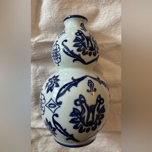 Bombay Co Blue White Porcelain Vase Flowers Asian Style